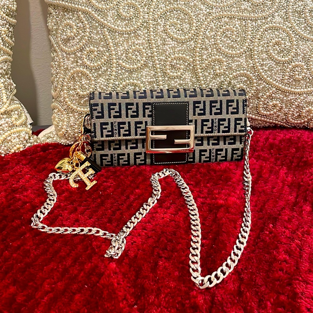 EUC NO CALLOUTS Fendi Vintage Zucca FF logo Continental wallet